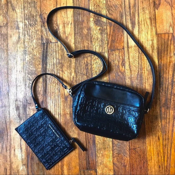 Tommy Hilfiger Black Crossbody Bag | like NEW! - Picture 1 of 8